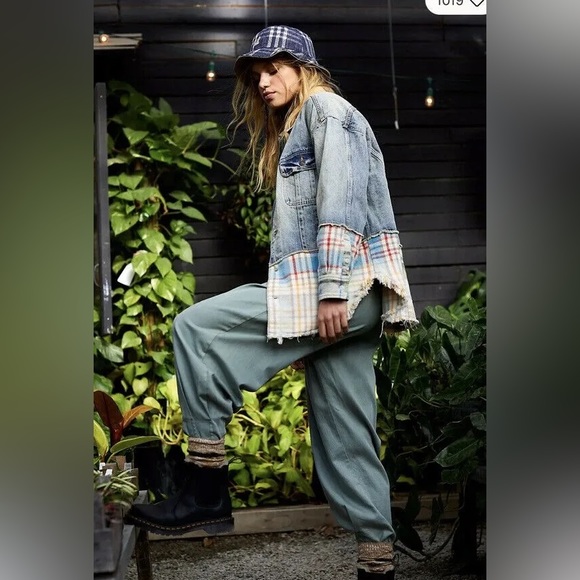 FREE PEOPLE women’s Distressed Sirius Denim Jean Plaid Contrast Shirt Jacket - Picture 2 of 15